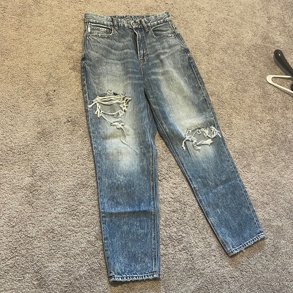 American Eagle jeans with tags.